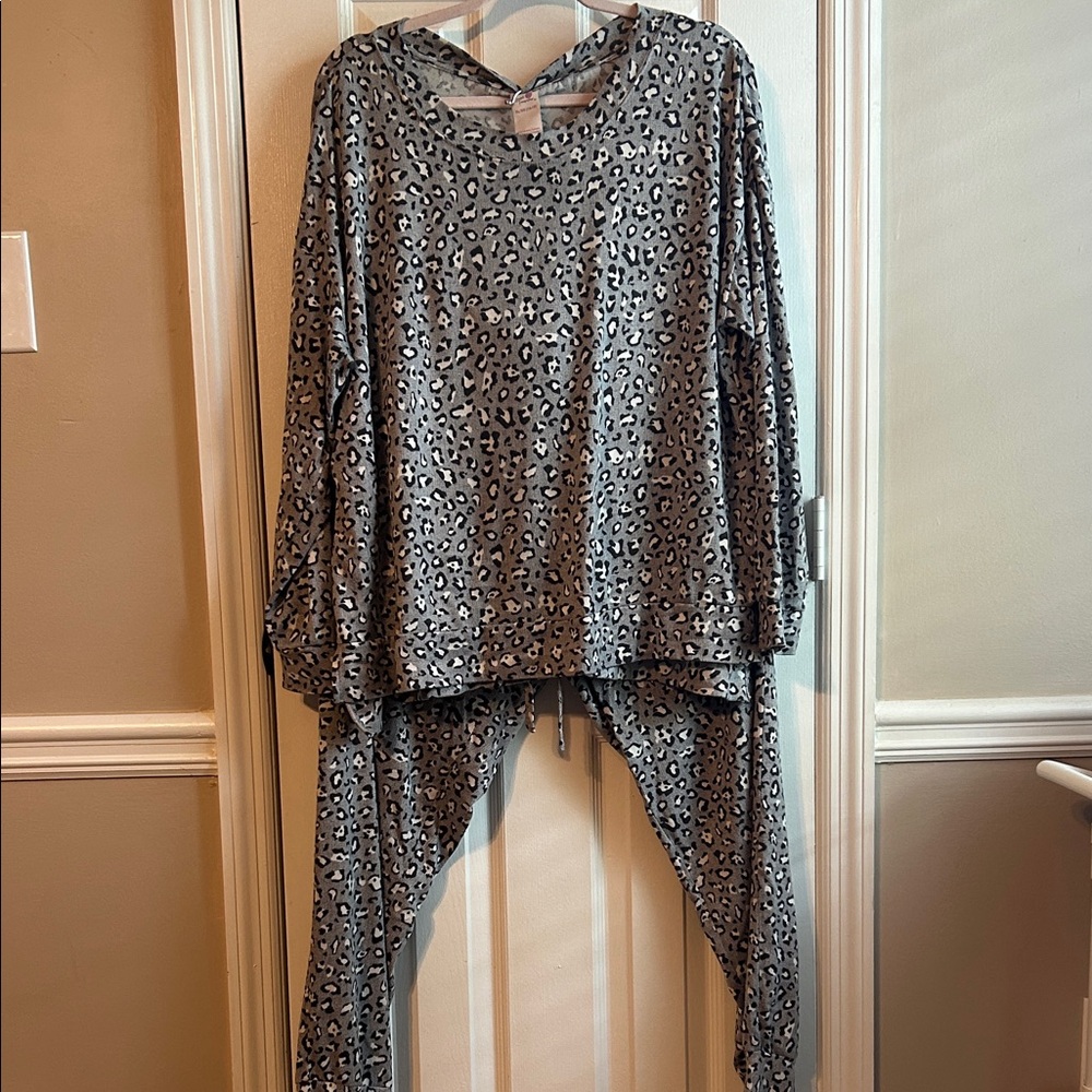 Cheetah print pajama/lounge set